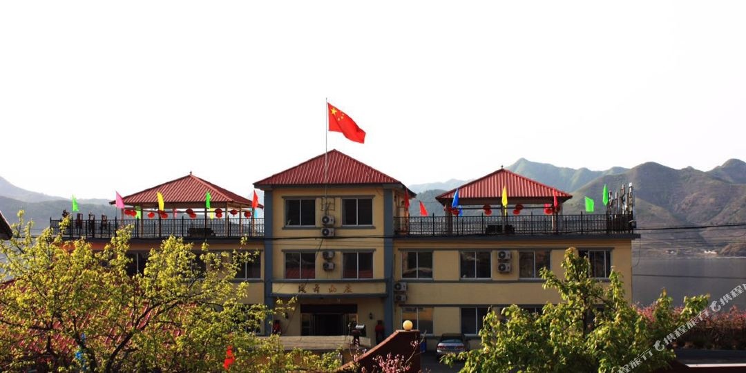 宽甸凤舞山庄