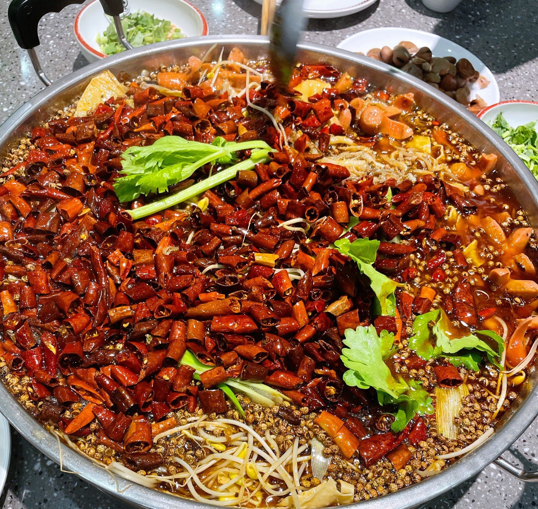 杨记爆爽美蛙鱼头(栋梁路店)