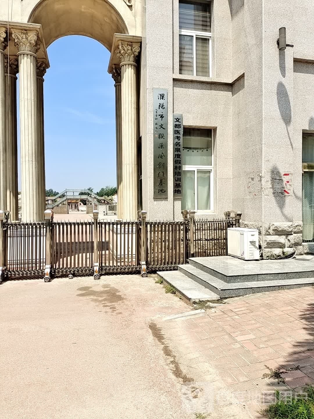 名泉度假村游泳馆