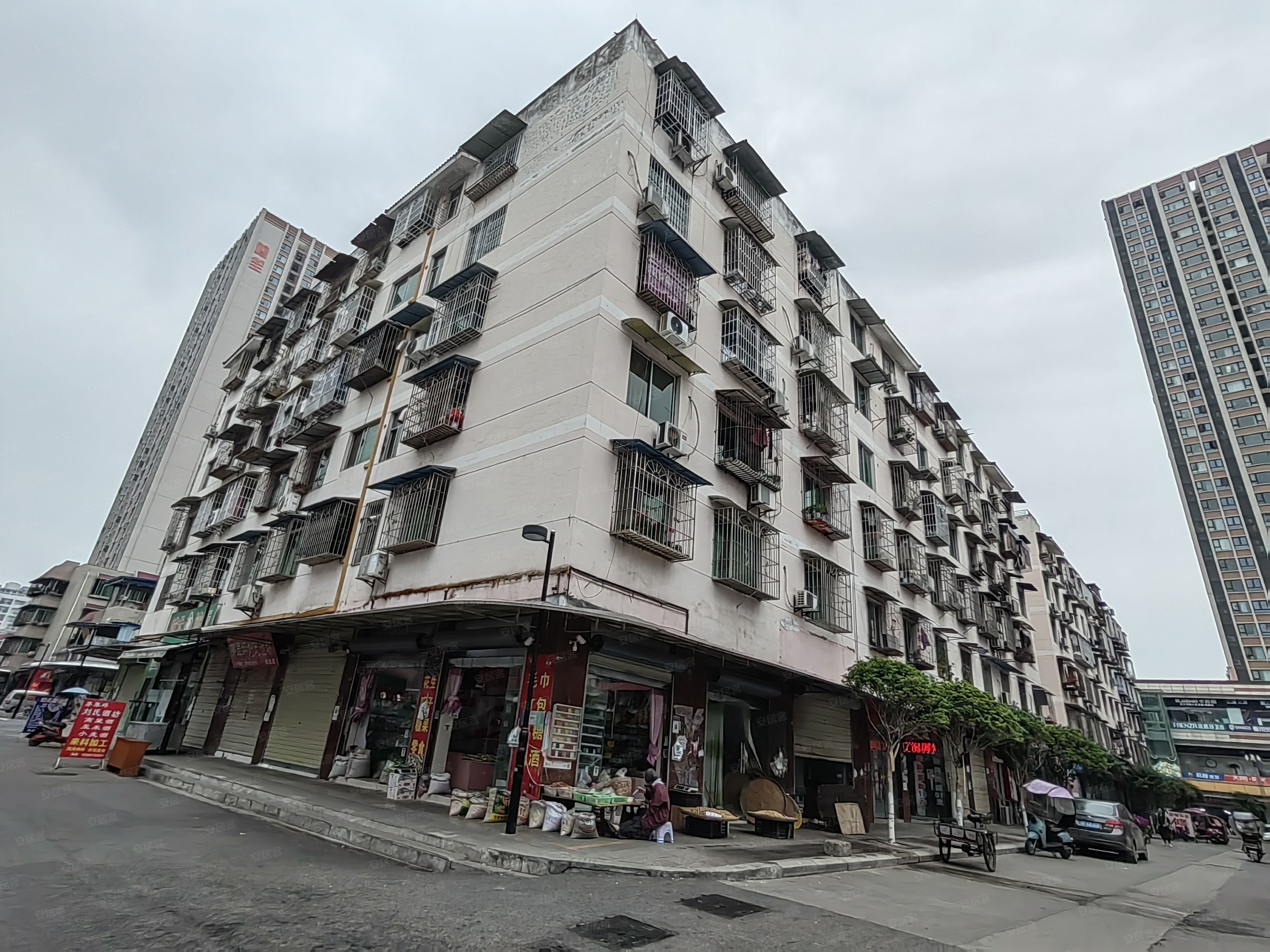 四川省德阳市罗江区兴发苑C区