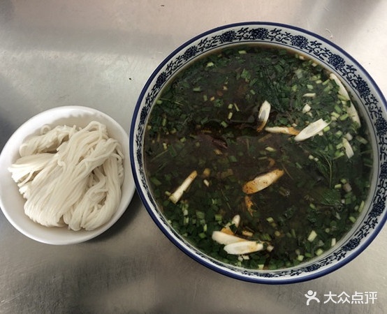 捞显一族主题火锅