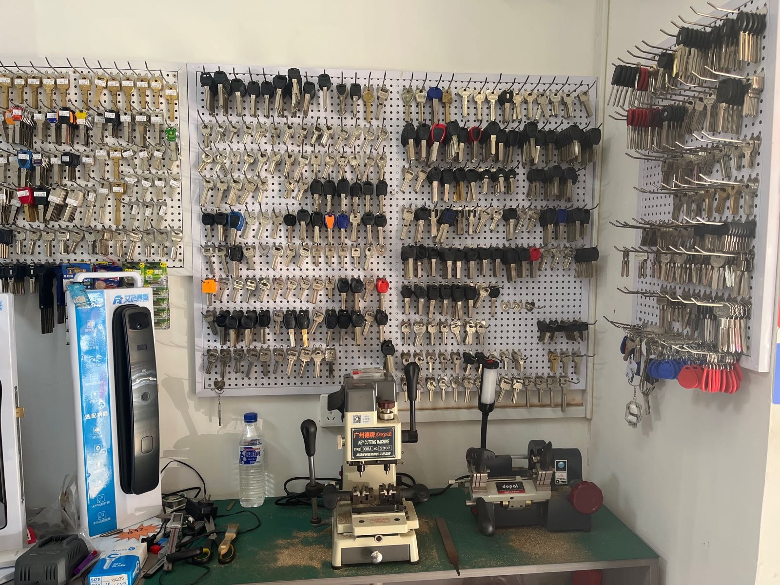 百达锁具开锁换锁配钥匙