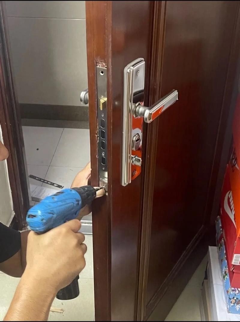 东成开锁汽车钥匙(金凤店)