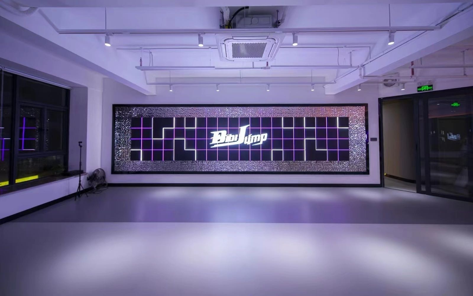 陆河哔哔跳街舞工作室