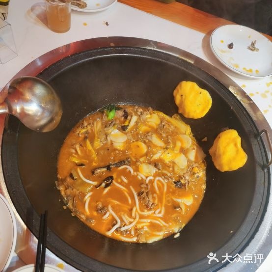 何氏佬地锅鸡地锅沁鱼(观前店)