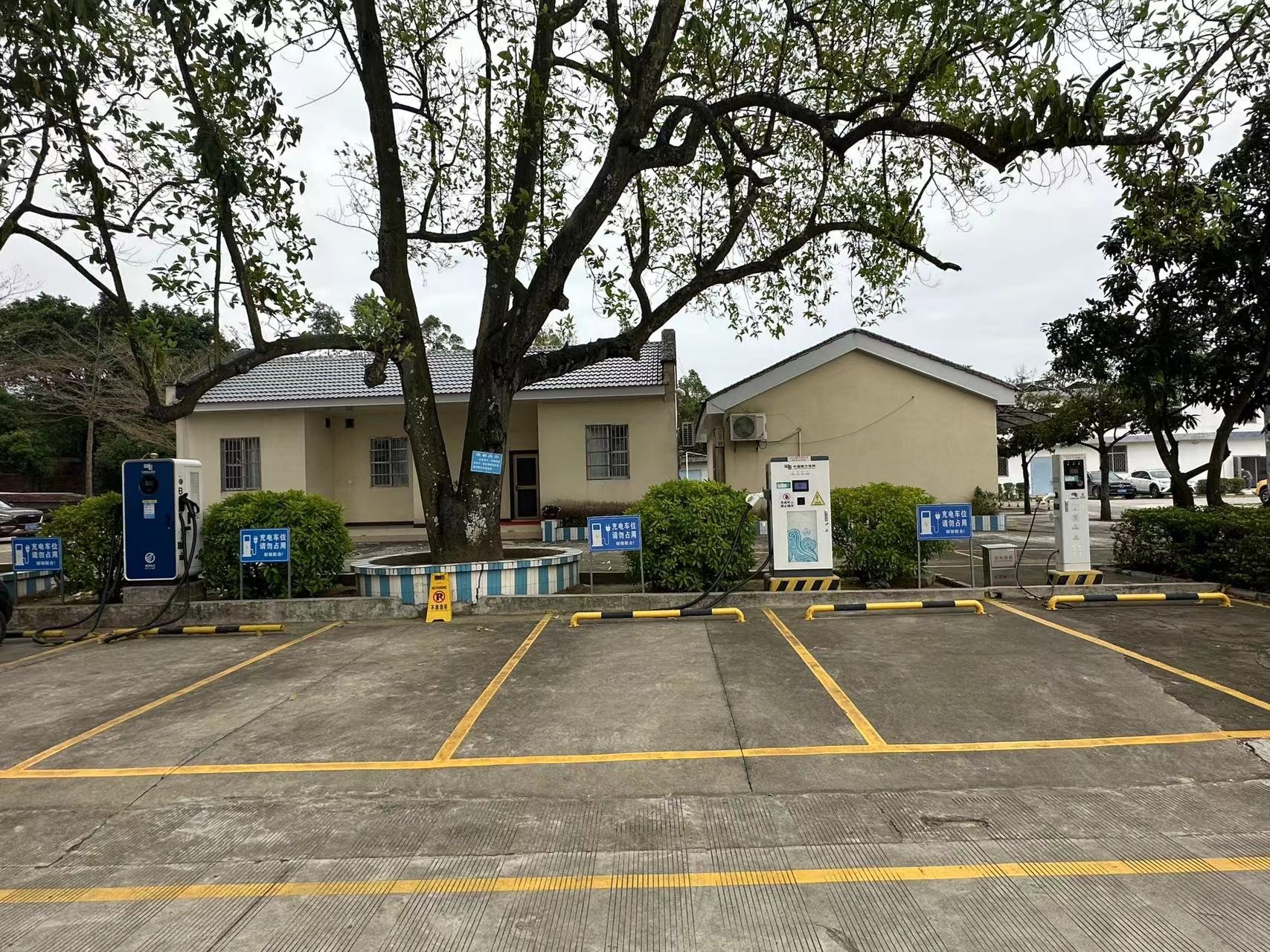 南网电动充电站(合浦县廉州镇北海合浦供电局总部办公区充电站)