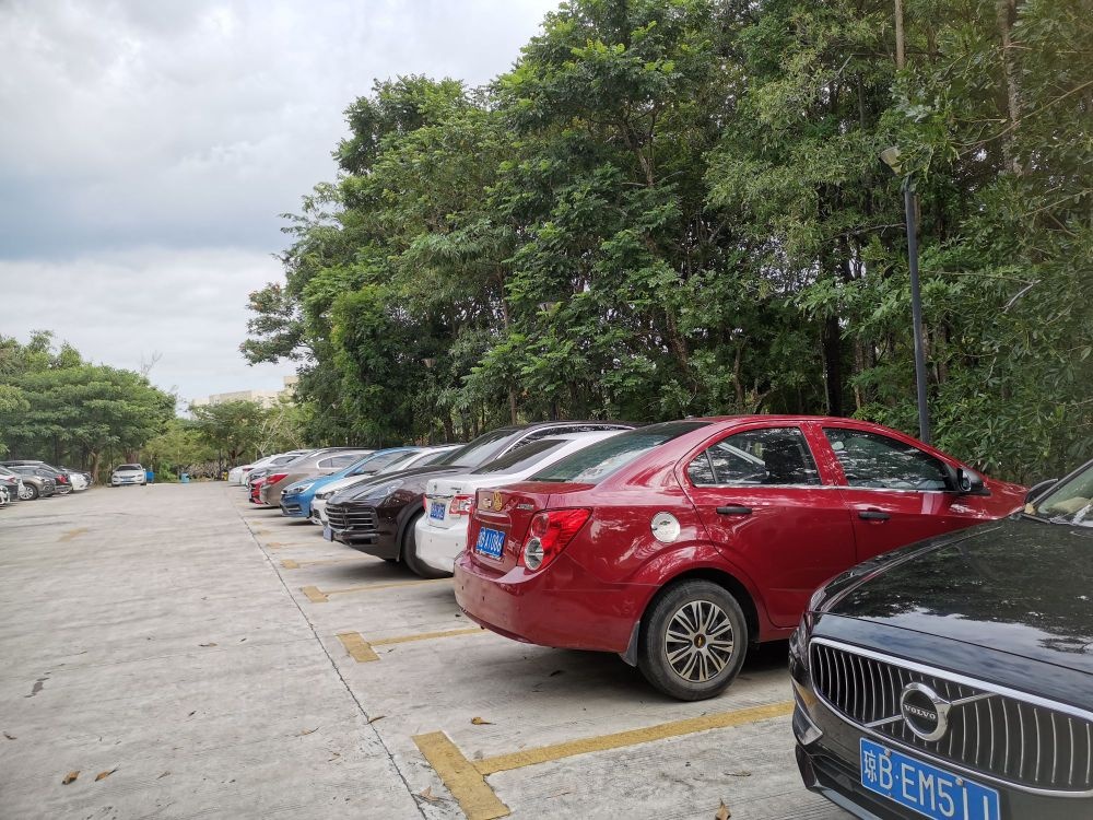 三亚学院-书山馆电动车停车场