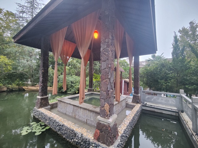 Xianningbiguiyuanfenghuang Hot Spring Hotel