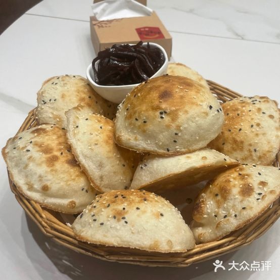 彩虹饭店(莱山上海滩花园店)