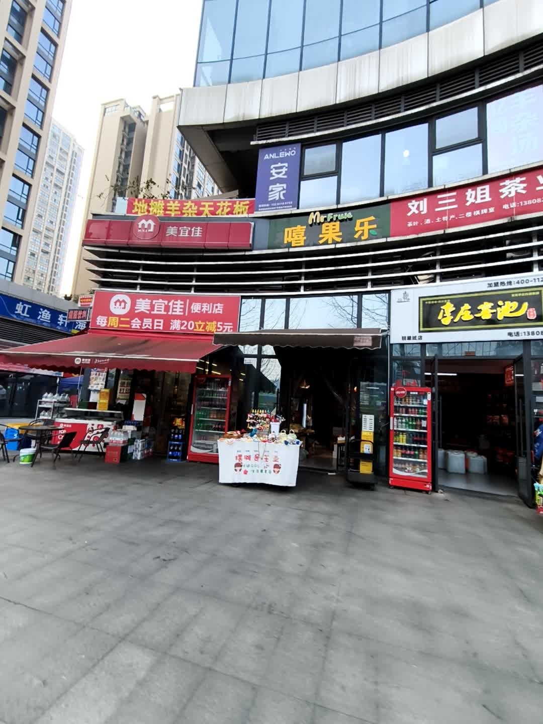 护国路翡翠城北门40栋127号李庄窖池