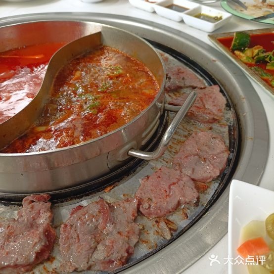牛牛道涮烧主题品质牛肉养生汤锅