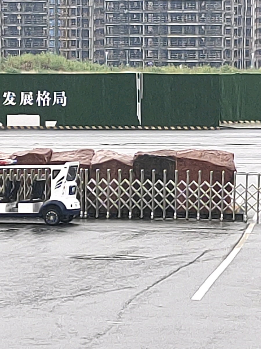 西华大学(宜宾校区)-西门