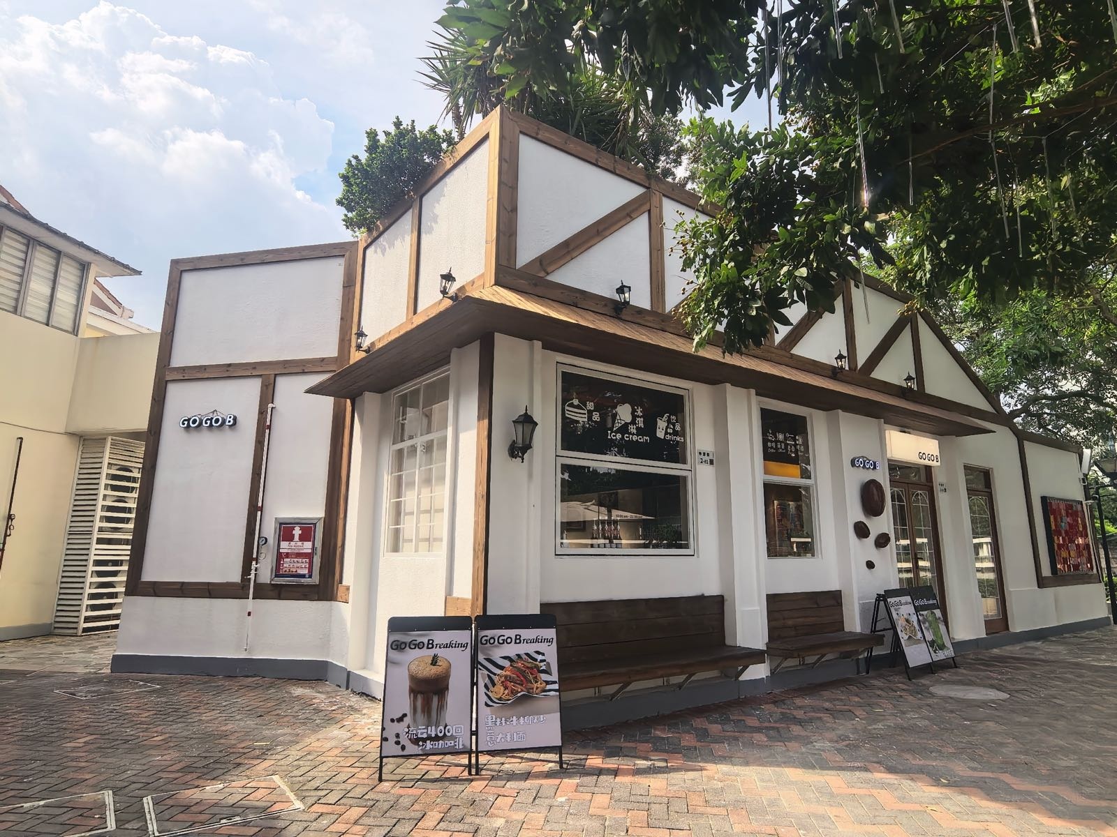 GOGOB独栋湖景德国古堡餐厅(大梅沙8号仓奥特莱斯店)