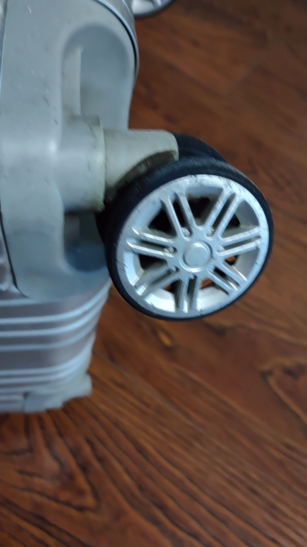 瑞鑫修理行配钥匙修拉杆箱