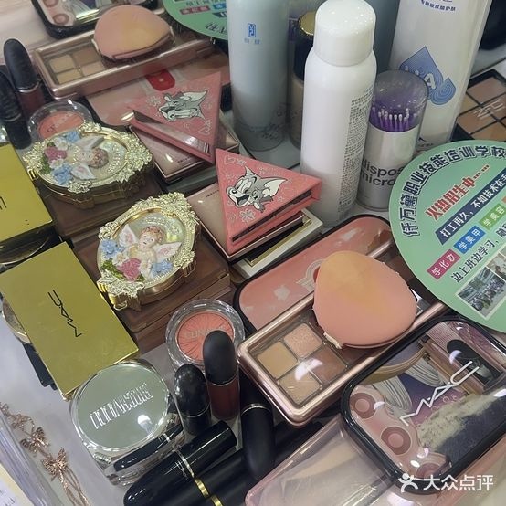 仟万黛化妆美甲纹绣美容美发培训(翔安校区)