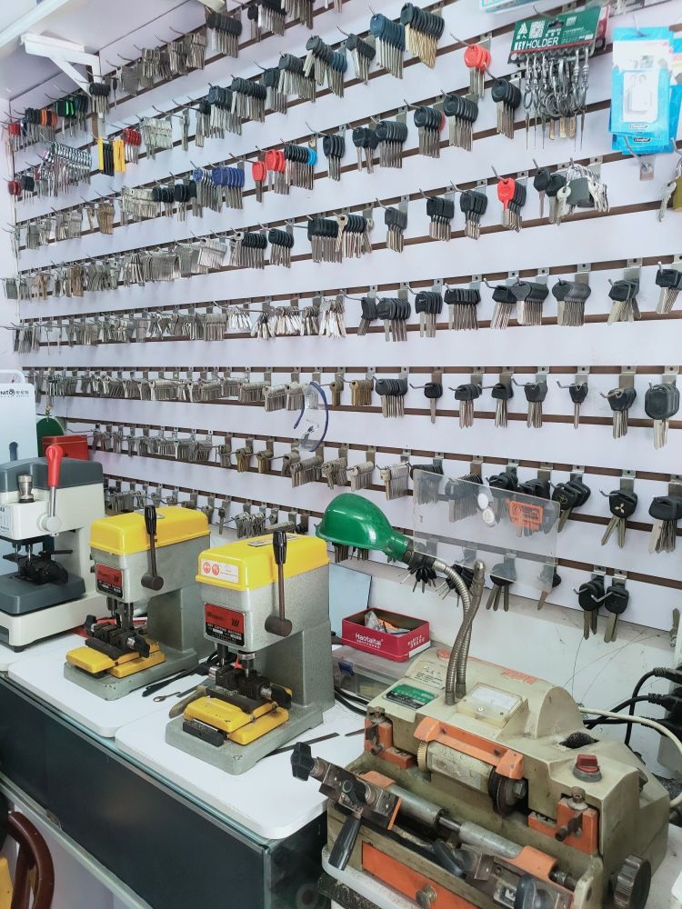 易开开锁配钥匙指纹密码锁