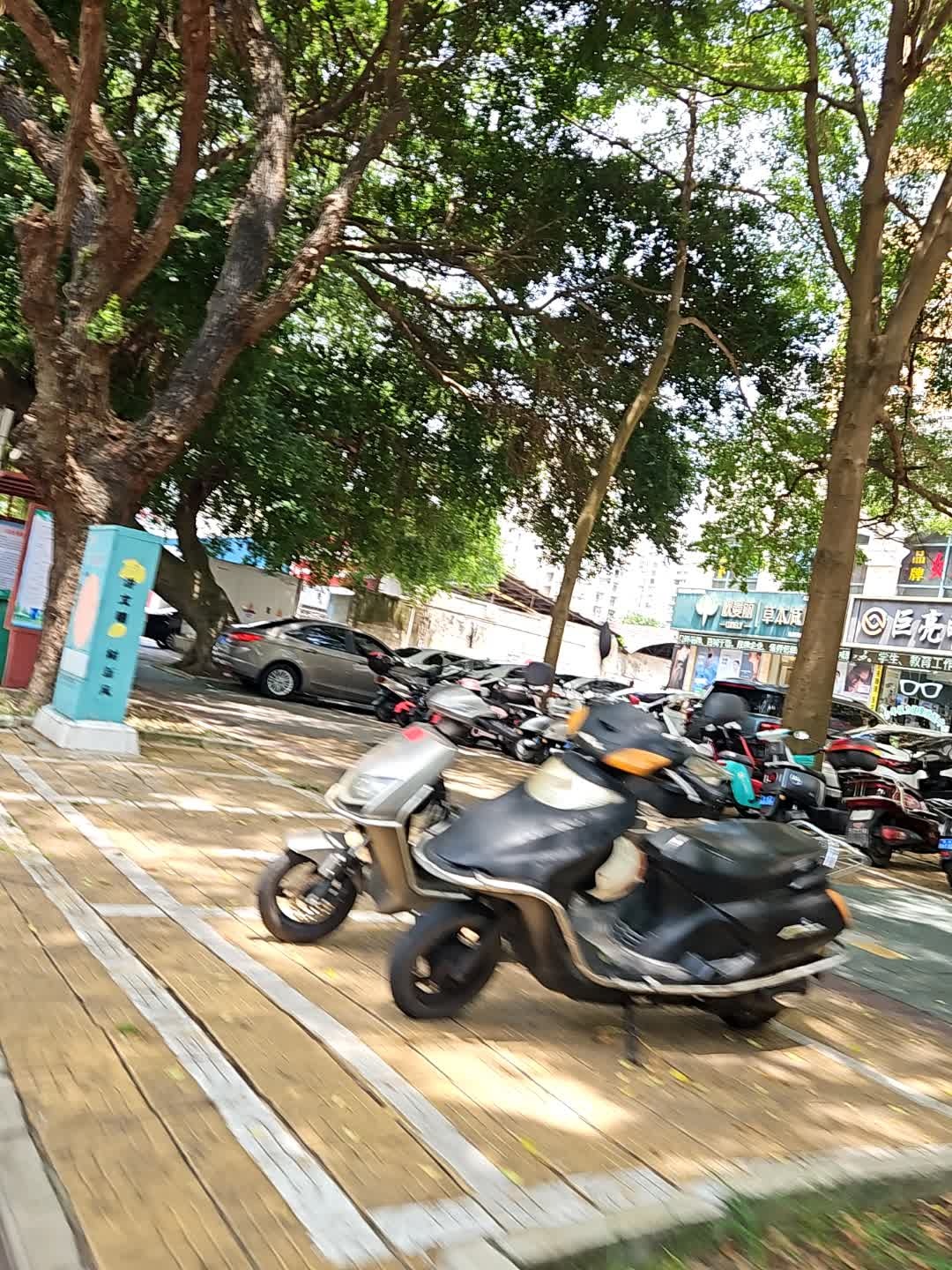 巨亮眼镜(北部湾东路店)