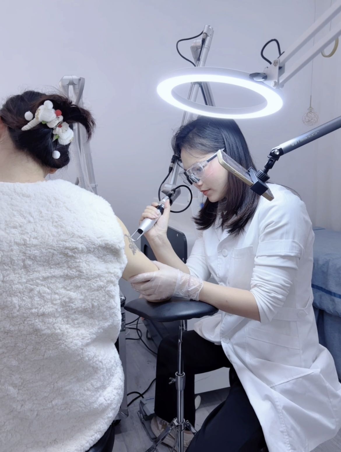 十八颜·洗纹身·手工穿孔