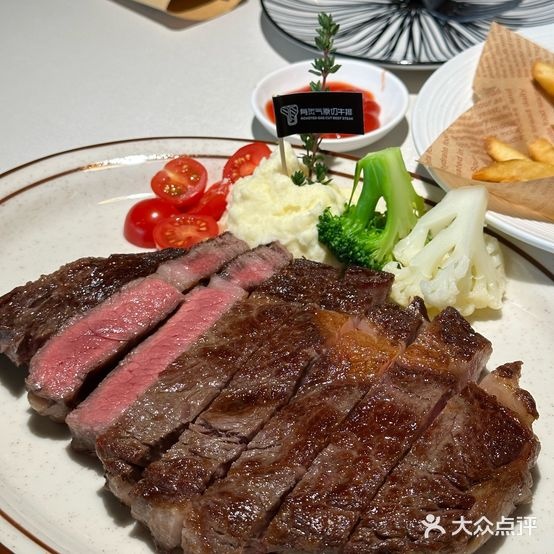 有炙气的原切牛排