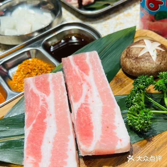 胖槟薜三安稗韩国烤肉