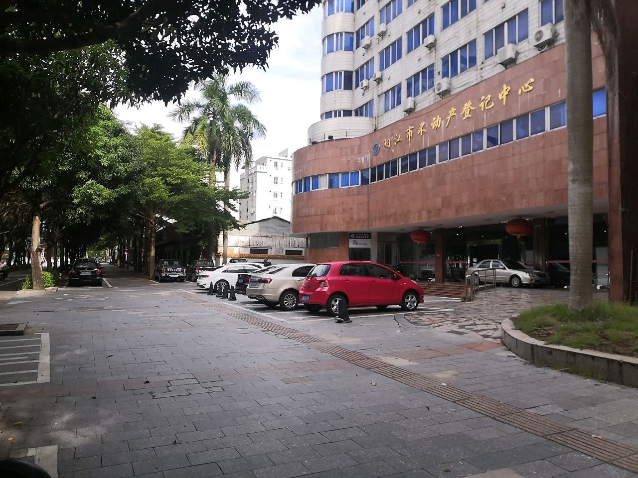 阳江市不动产登记中心停车场-出入口