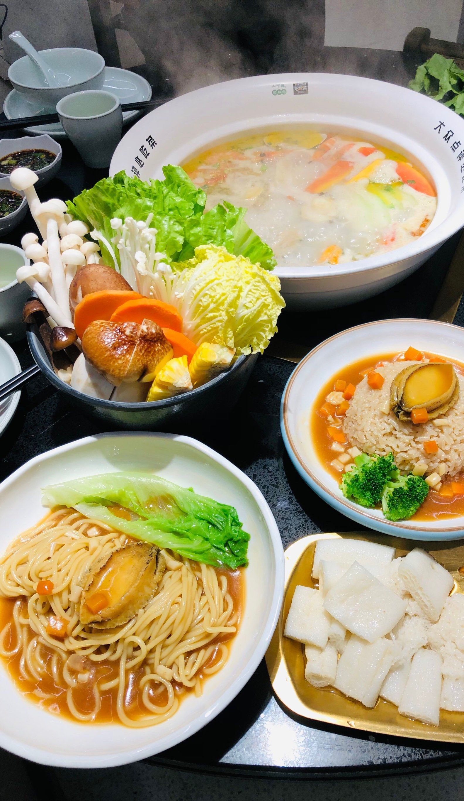 鲍二爷花胶鲍鱼鸡(航洋店)