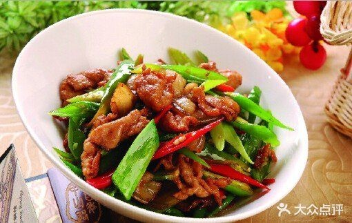 泸西。县城子农家老古里食府