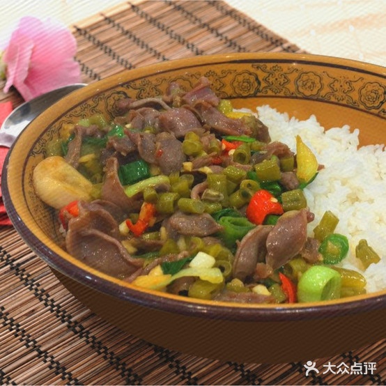 高大尚川菜馆
