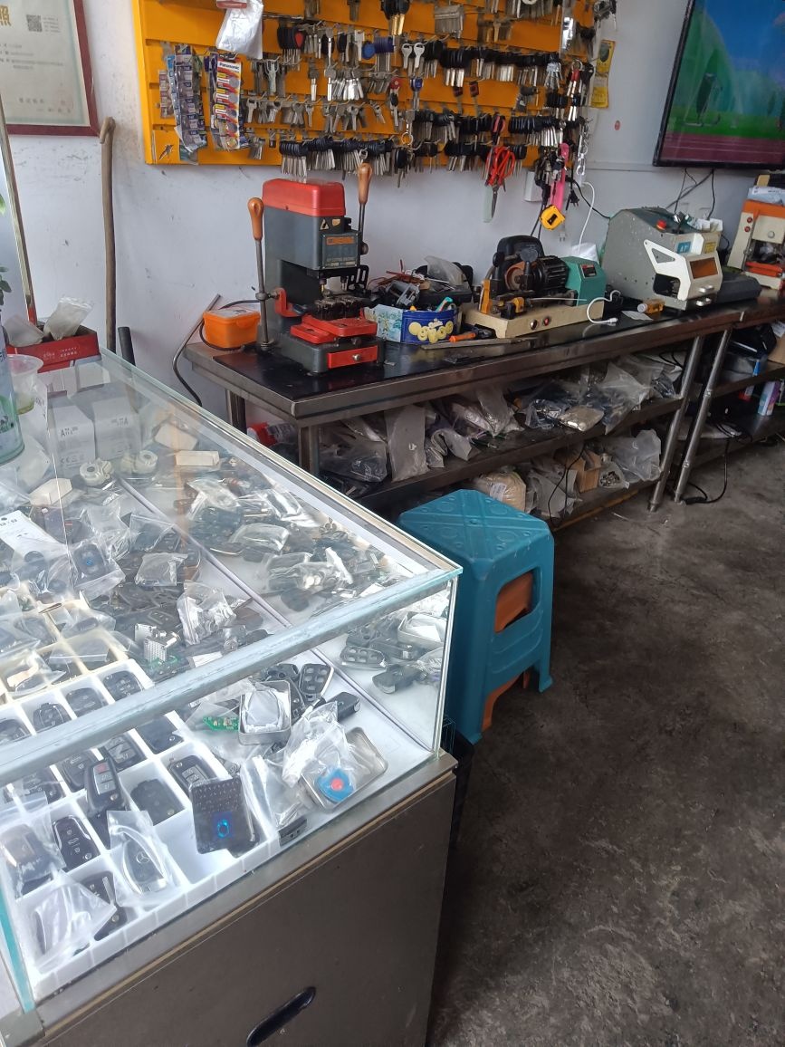 小飞开锁配汽车钥匙