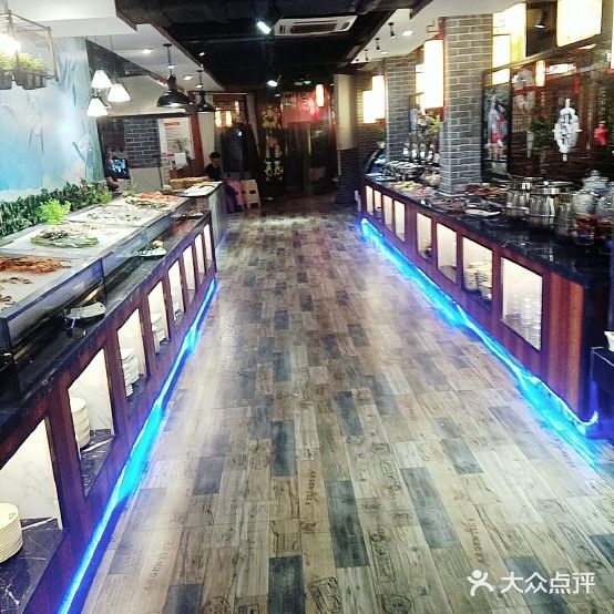 膝部烤肉自助火锅