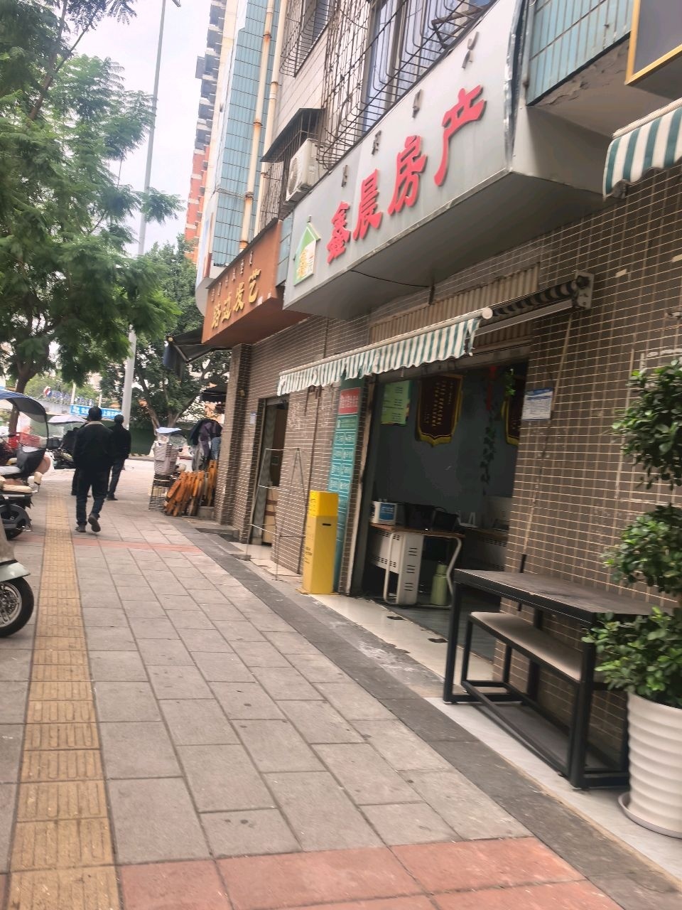 鑫晨房产(凉山彝族自治州农机事业管理局家属院店)