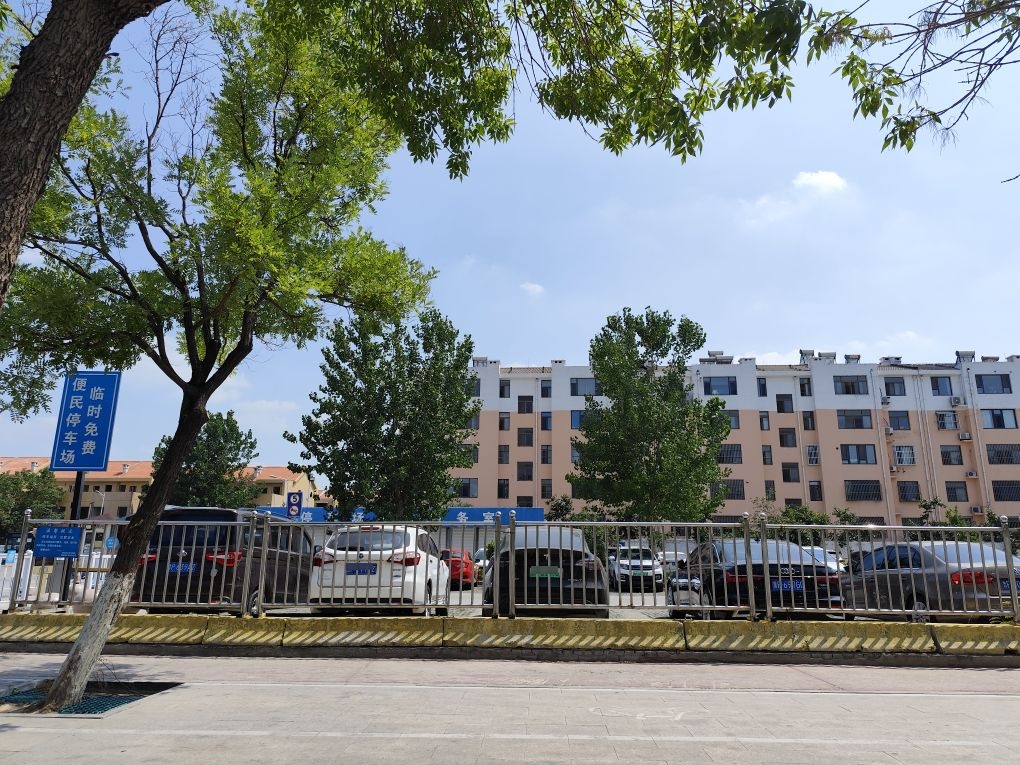 东昌湖水车园儿童游乐场-地上停车场