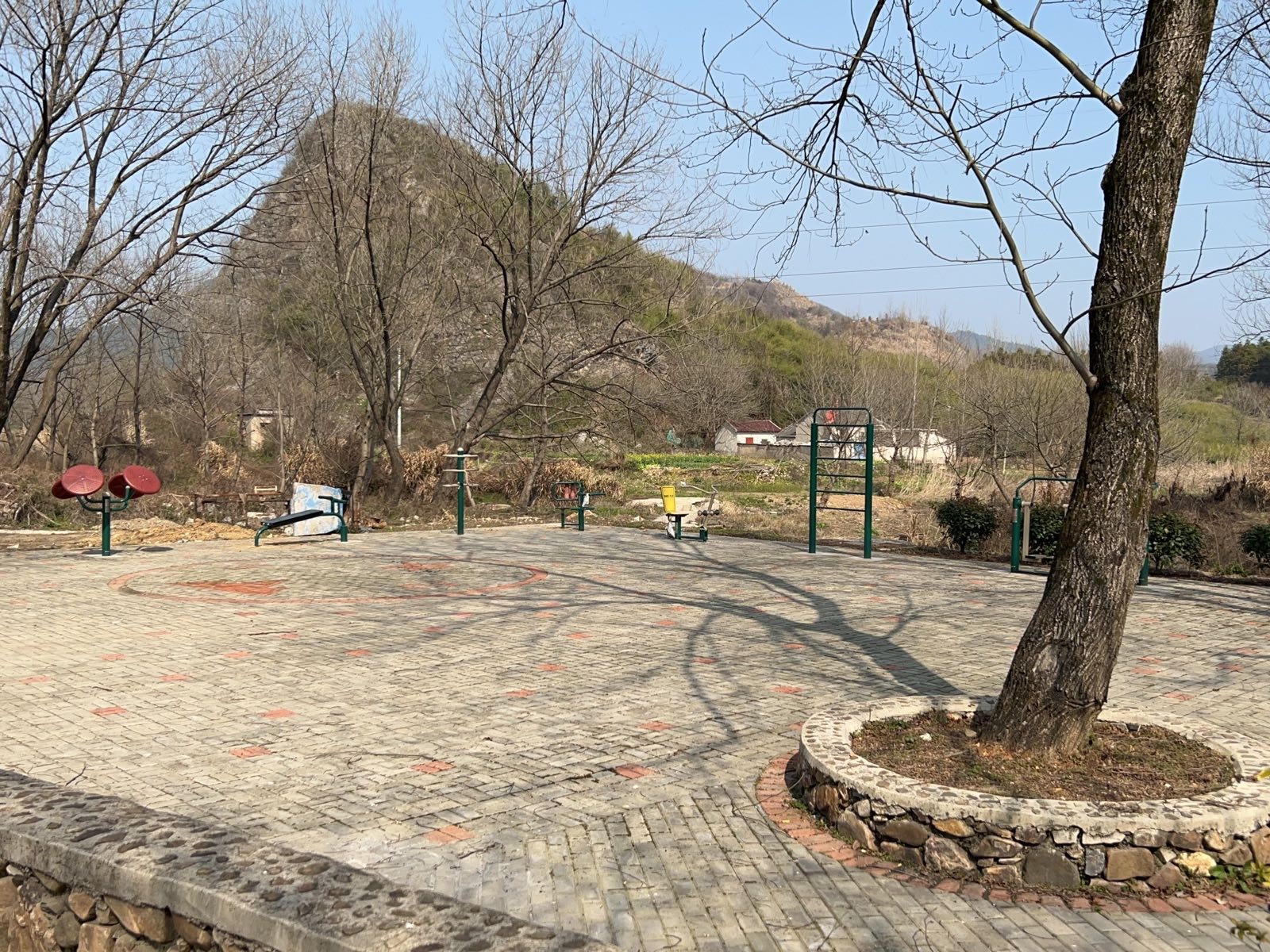 狮山村健身广场