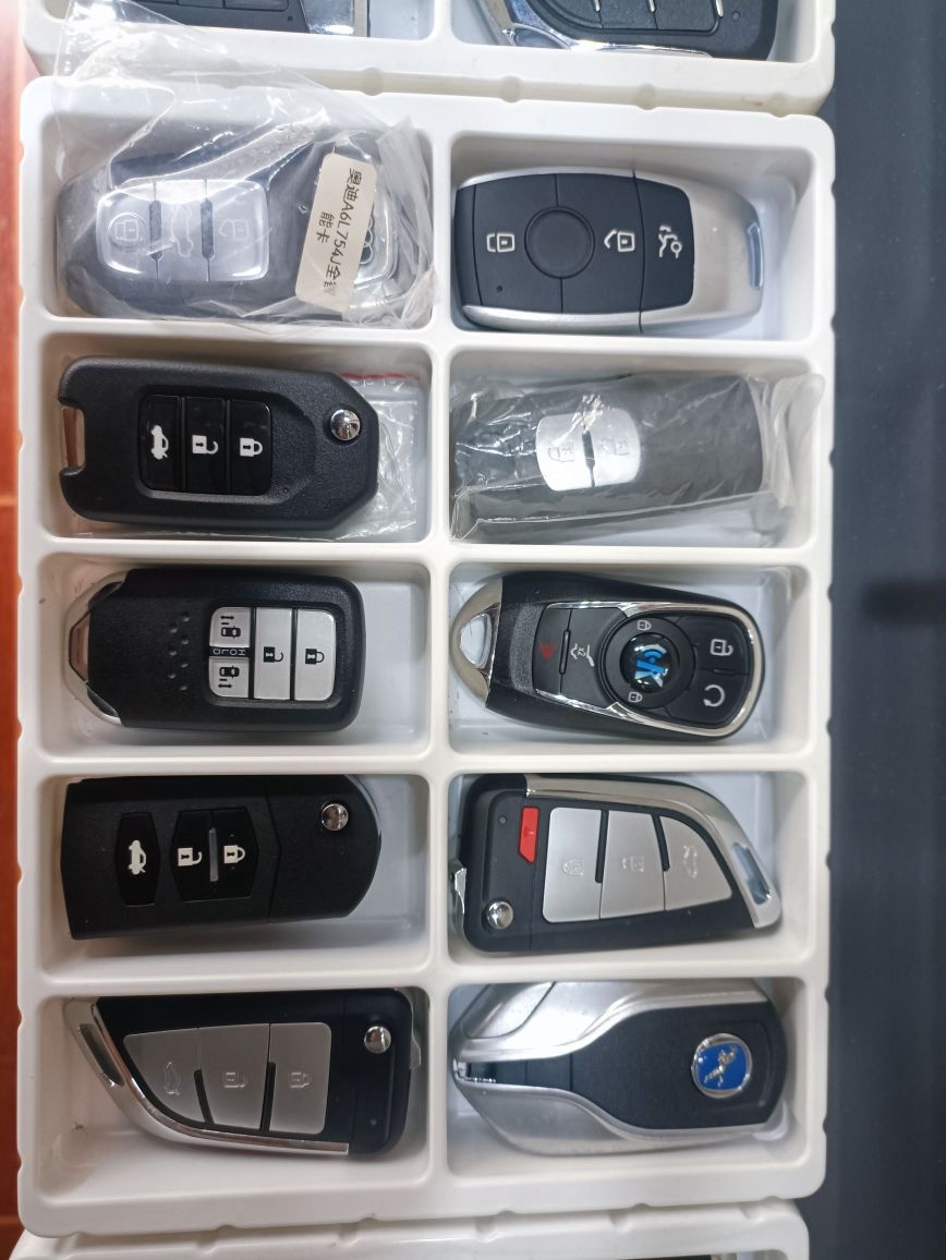 开锁换锁配汽车钥匙(福源小区店)