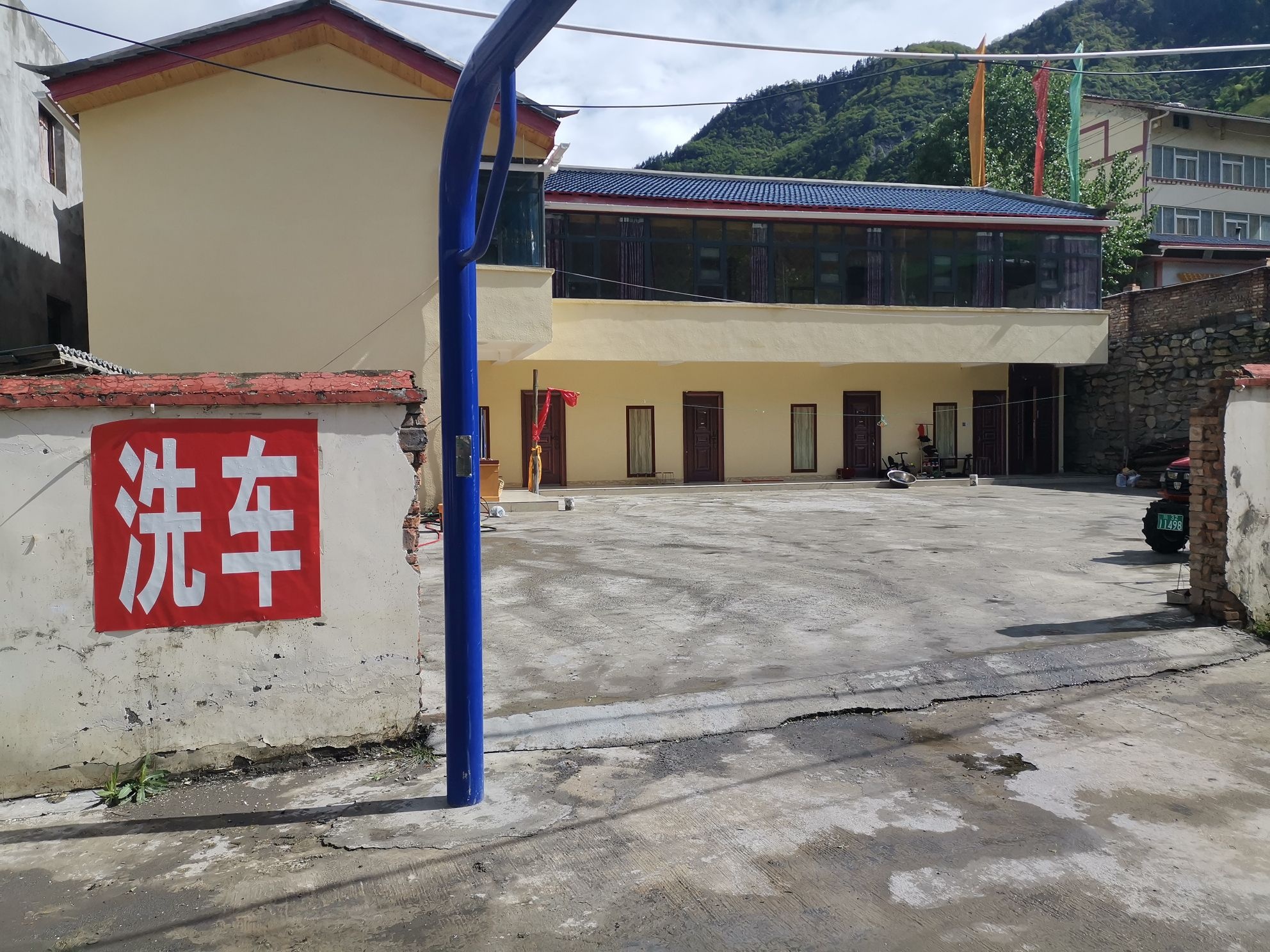 隆康村-地上停车场