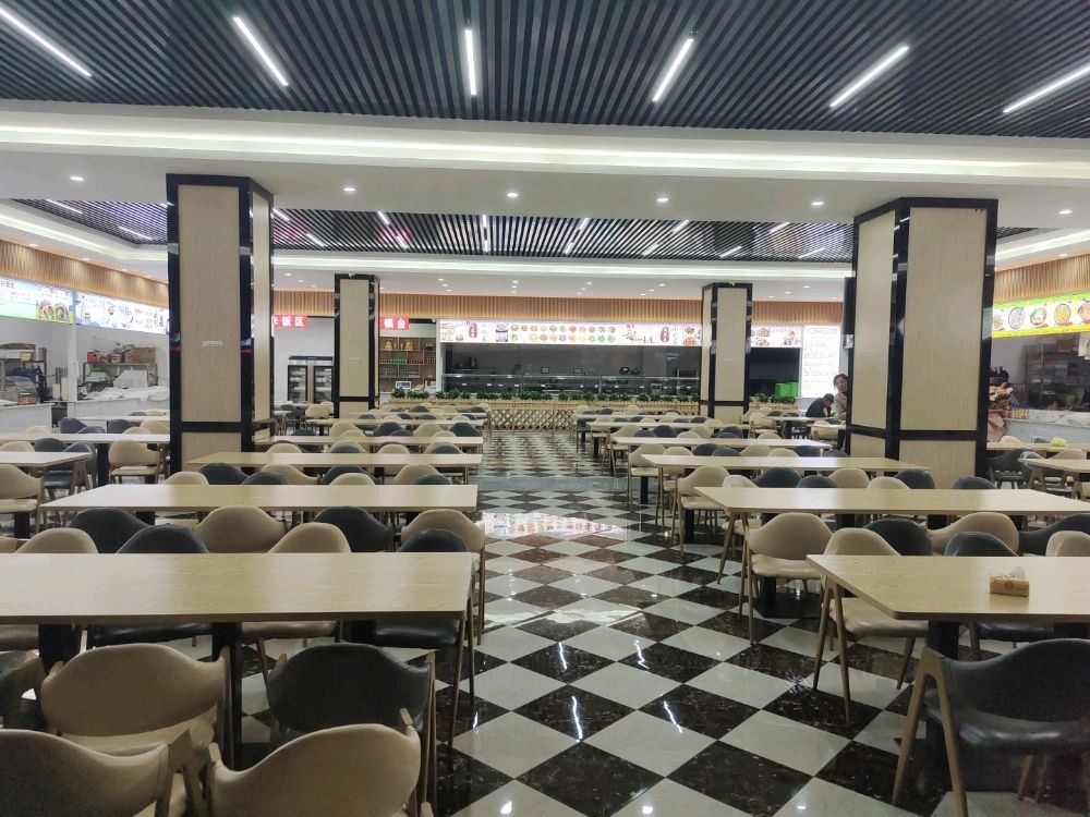 踩货中心广场美食城
