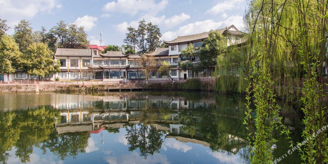 简阳三岔湖花岛酒店
