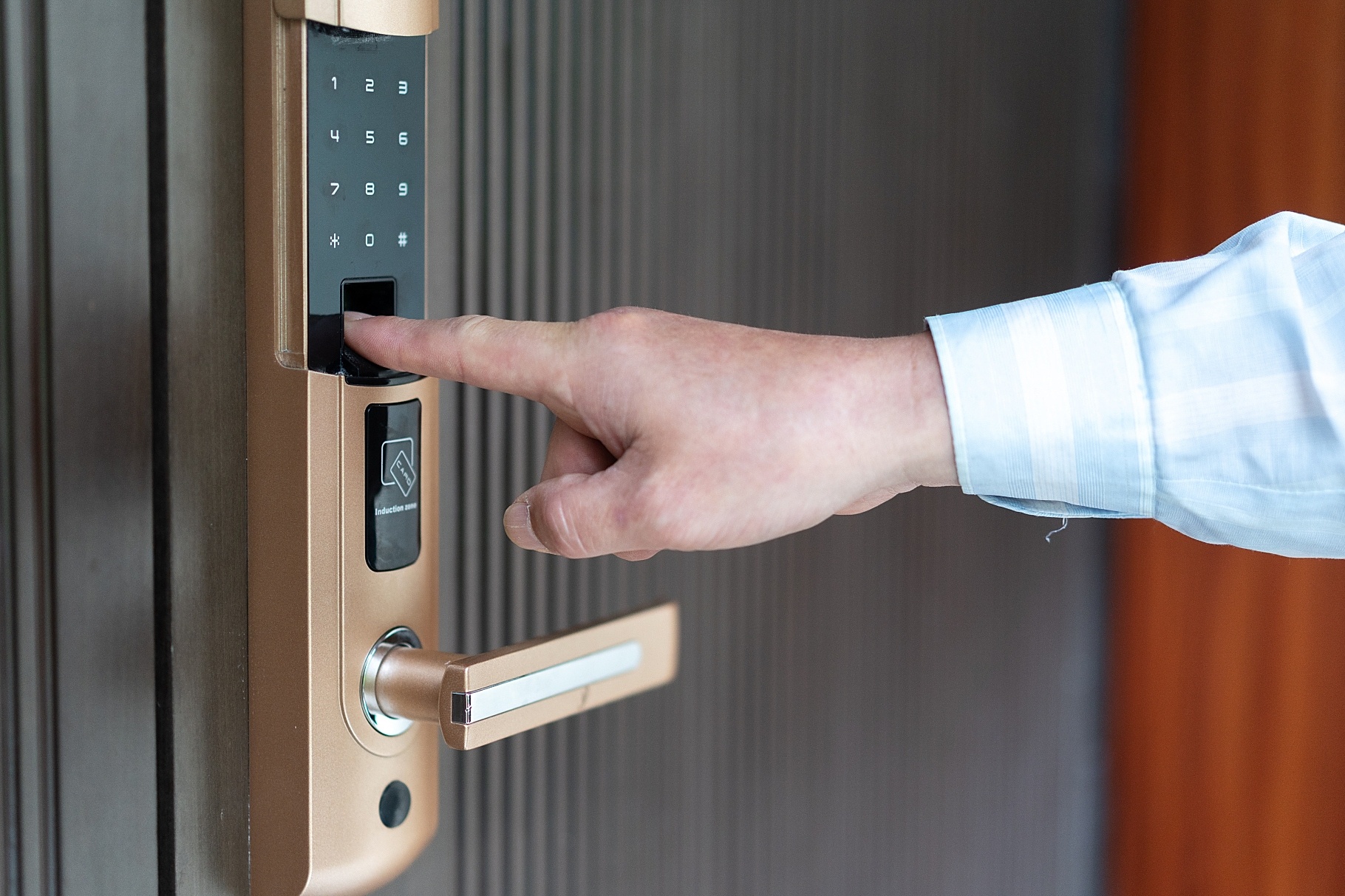 尤师傅配钥匙修锁换锁