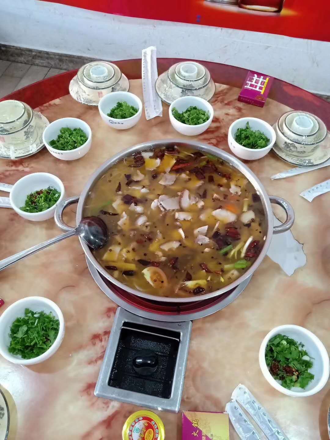吴记正宗富源酸菜猪脚火锅(弥勒分店)