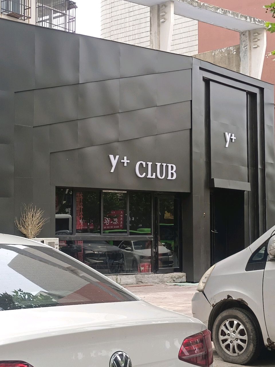 y+ CLUB