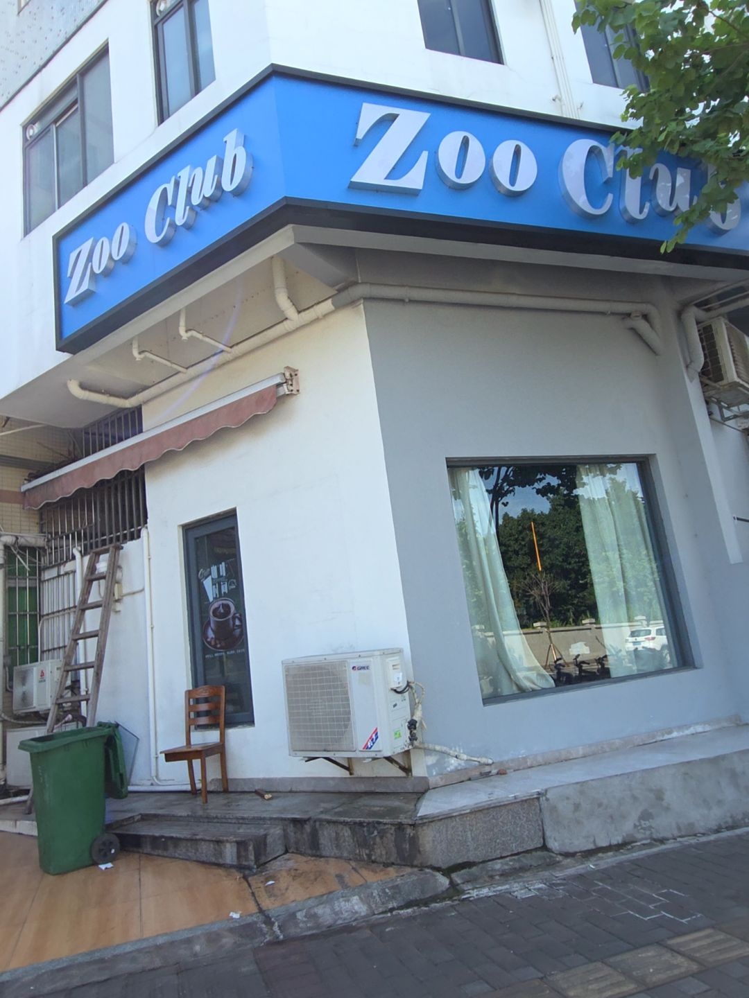 Zoo Club