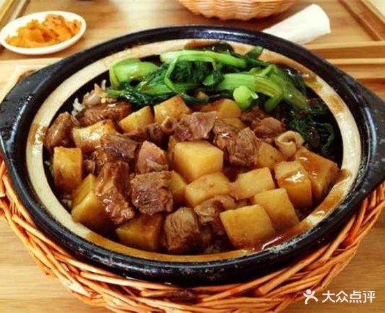 饿捞捞瓦煲饭