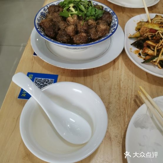 亚伟瓦关闭美食城(书香名苑店)