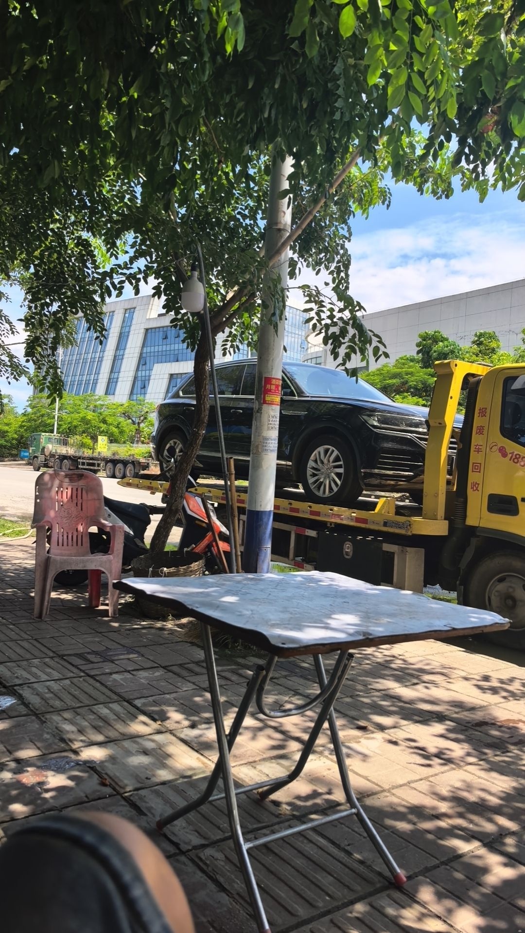 万宁小肖道路救援拖车吊车搭电换胎