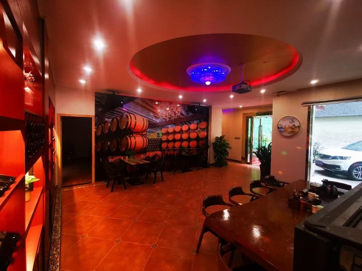 蒙塔尔沃红酒馆