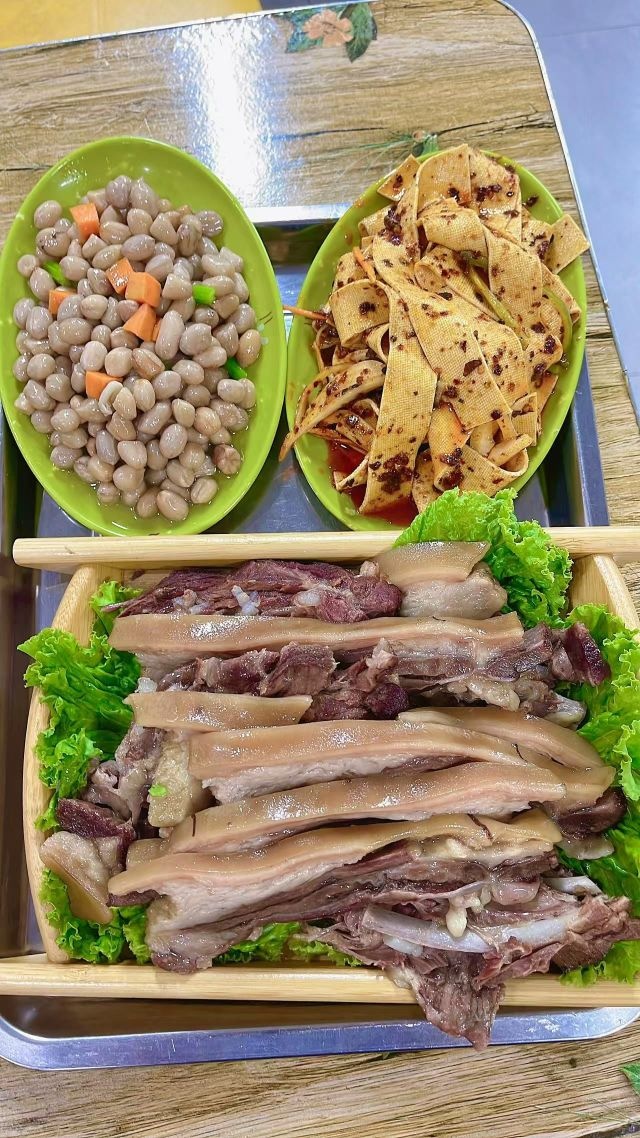 阿玛尼狗肉馆(华隆一区店)