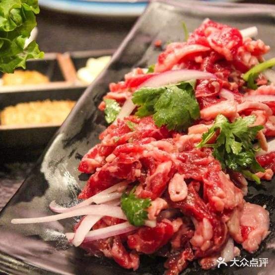 洪三儿地锅沁烤肉