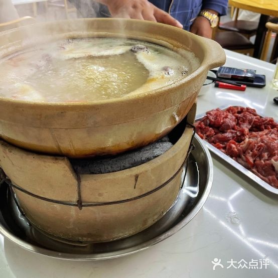 弟火脑蜘炭兄之家牛肉碳锅烧烤(银花店)