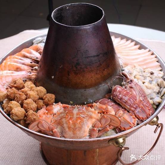 兴城海鲜酸菜锅特色砂锅