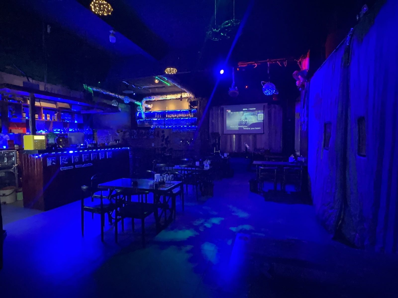 酒别重逢音乐酒吧